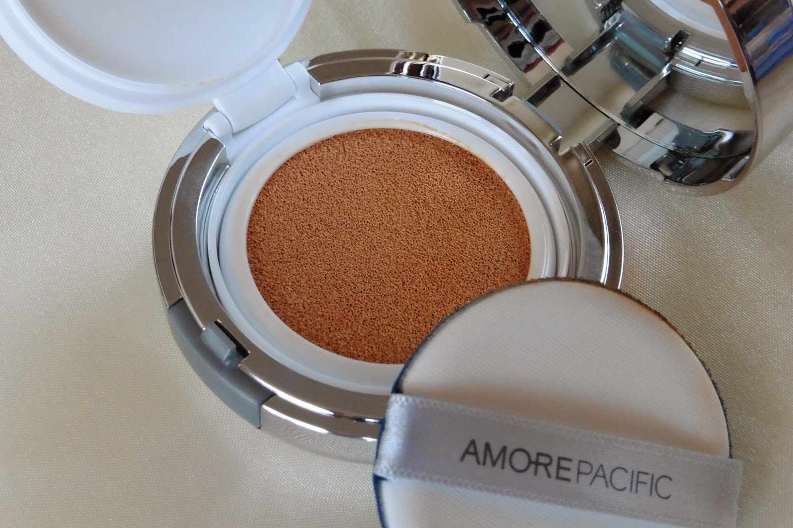 Korealainen trendi Cushion Compact meikkivoide